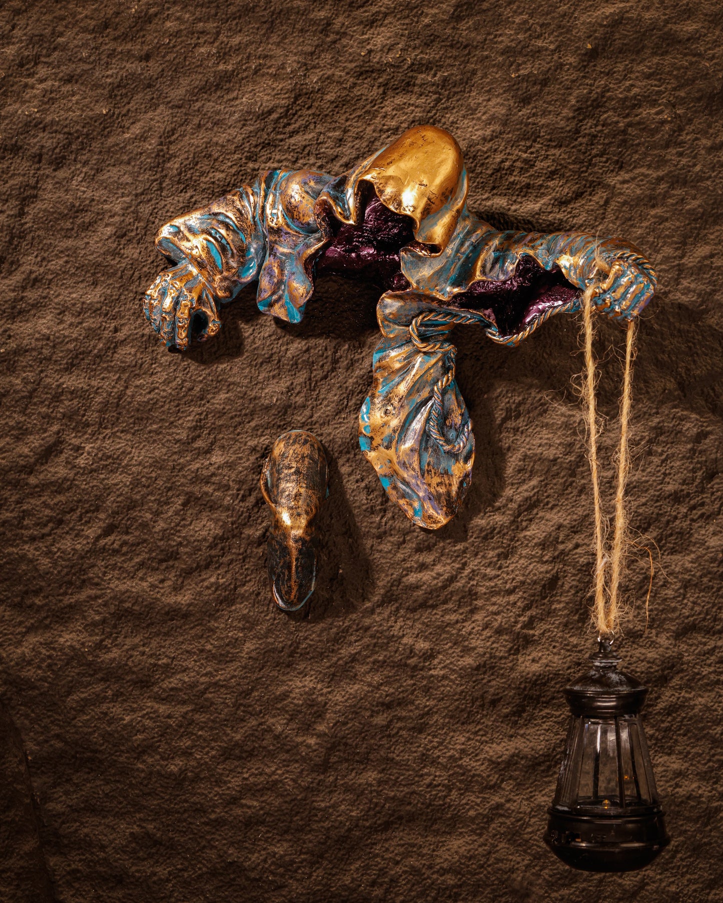 Haunted Hooded Reaper Wall Lamp with Hanging LED Lantern – Gothic Horror Wall Decor for Home, Office & Halloween